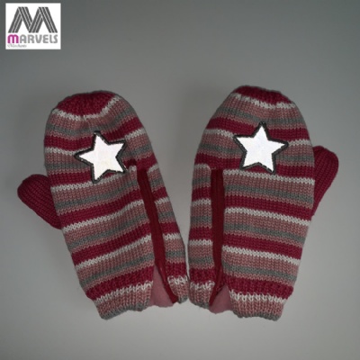 Children Pink knite mitten