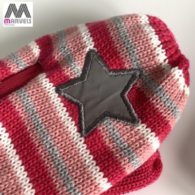 Children Pink knite mitten