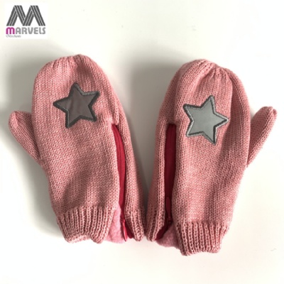 Children knite mitten