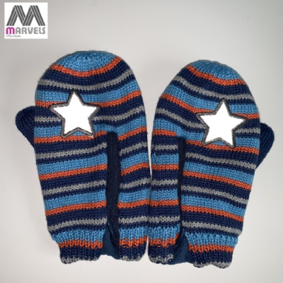 Children stripe knite mitten