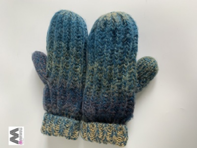 Knitted acrylic mitten