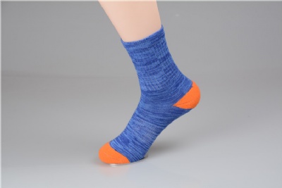 Contrasting colors crew socks