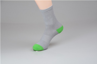 Contrasting colors crew socks